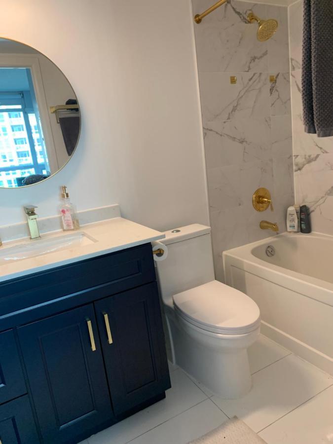 Downtown Waterfront Suites With Cn Tower Views 토론토 외부 사진