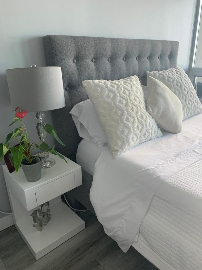 Downtown Waterfront Suites With Cn Tower Views 토론토 외부 사진